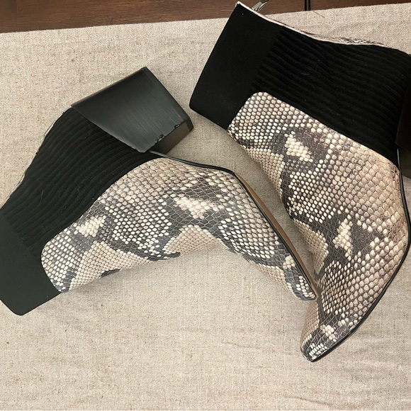 DOLCE VITA Caris Sock Bootie Python Snake Black - Picture 4 of 7